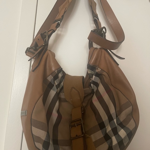 Authentic preloved Burberry cross body messenger bag - Picture 10 of 10